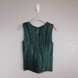Nicola Green/Multi Accordion Pleat Sleeveless Top
